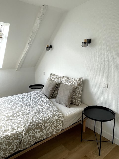 6 bedroom cottage with private bathrooms