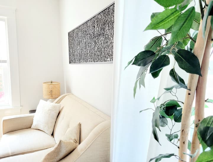 Main Street Apartment #1 | 2/1 Bath W/parking | - ウォーウィック, RI