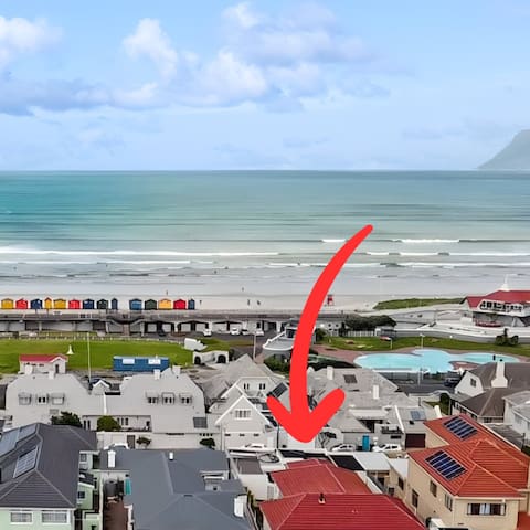 Muizenberg Beach – 2 bedroom flat with courtyard.