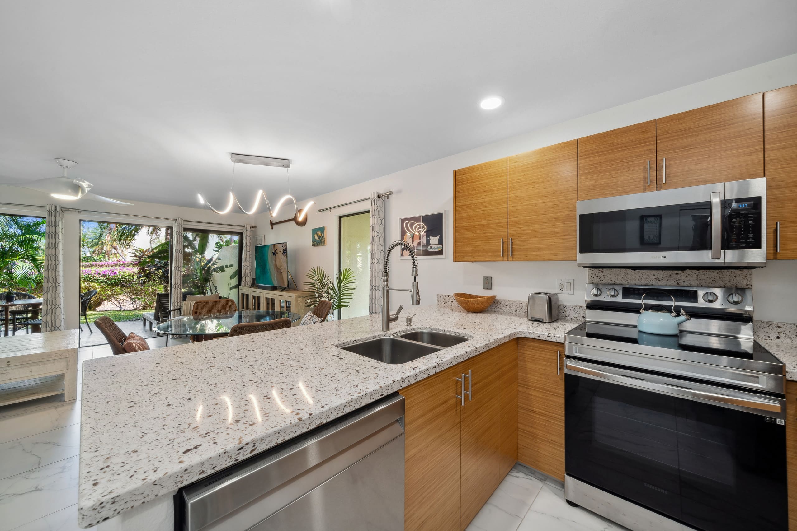 Condo in Kihei · ★4.99 · 1 bedroom · 2 beds · 2 baths - Image 17
