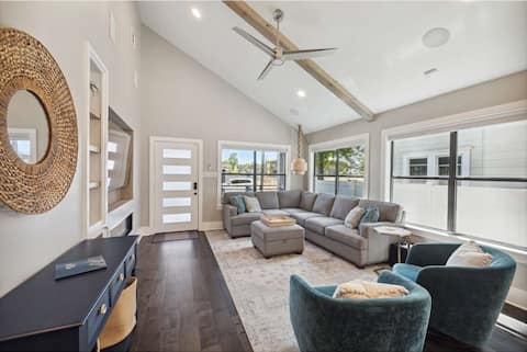 Successful Airbnb property: Luxury BoHo Heights Retreat 4 bedrooms, 4 1/2 bath in Greater Heights
