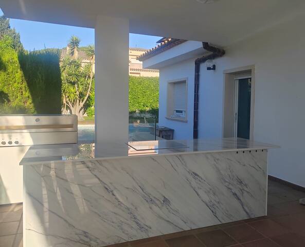 Villa con vistas al mar en el centro de L’Escala gallery image 5