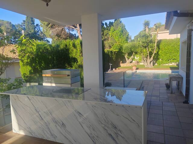 Villa con vistas al mar en el centro de L’Escala gallery image 3