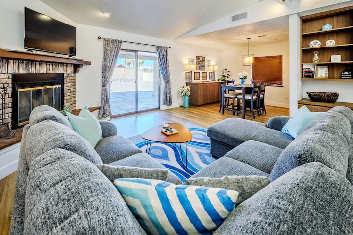 Starry Skies Havasu Pool Home Getaway~bbq~3100ft² - Lake Havasu City, AZ