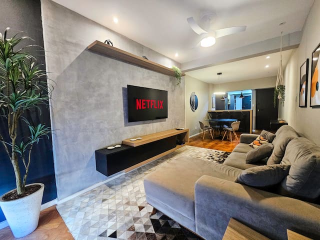 Lux 29 – Praia de Copacabana moderno e completo