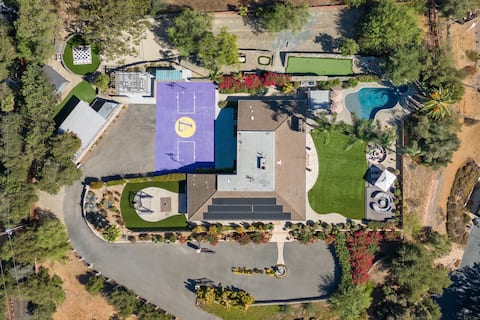 Lux Retreat- GameRoom/Volleyball/PuttingGreen&More