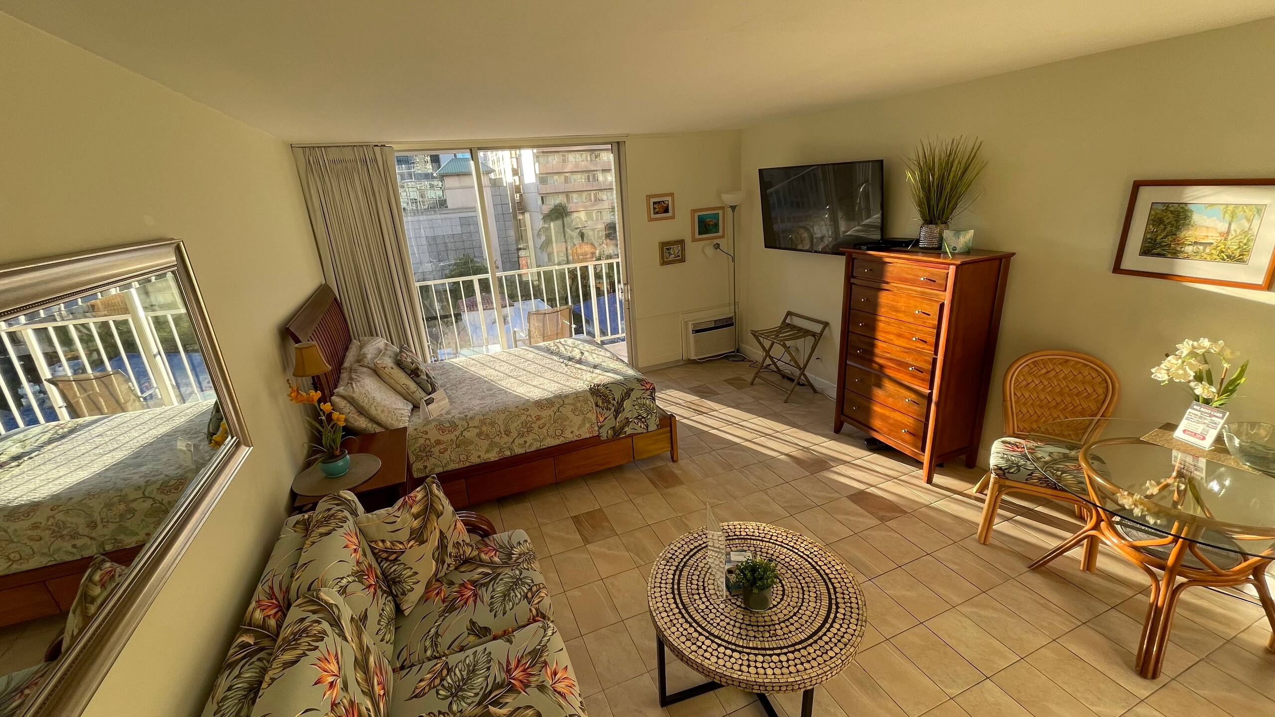 Condo in Honolulu · ★4.6 · Studio · 2 beds · 1 private bath - Image 5