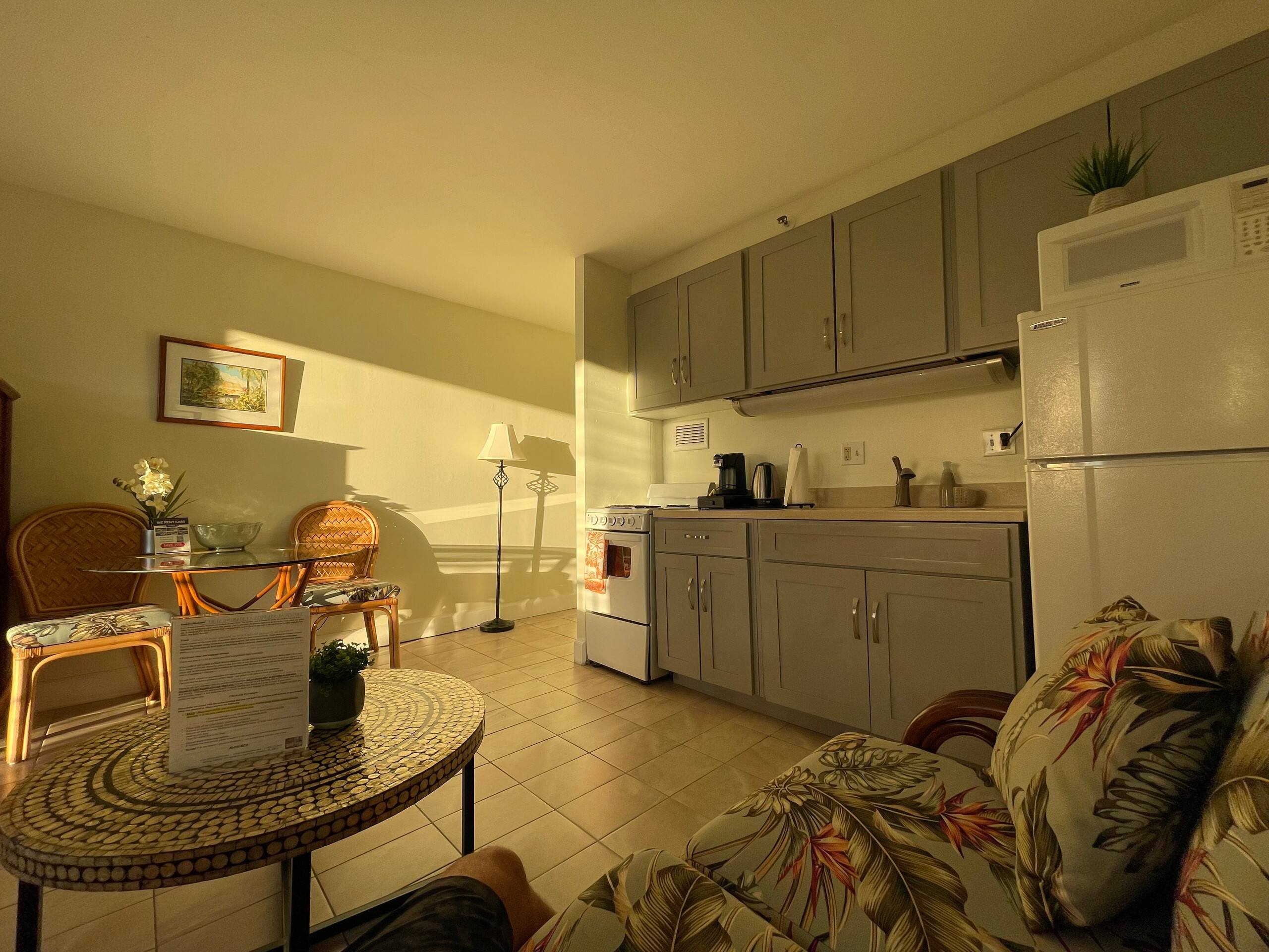 Condo in Honolulu · ★4.6 · Studio · 2 beds · 1 private bath - Image 11