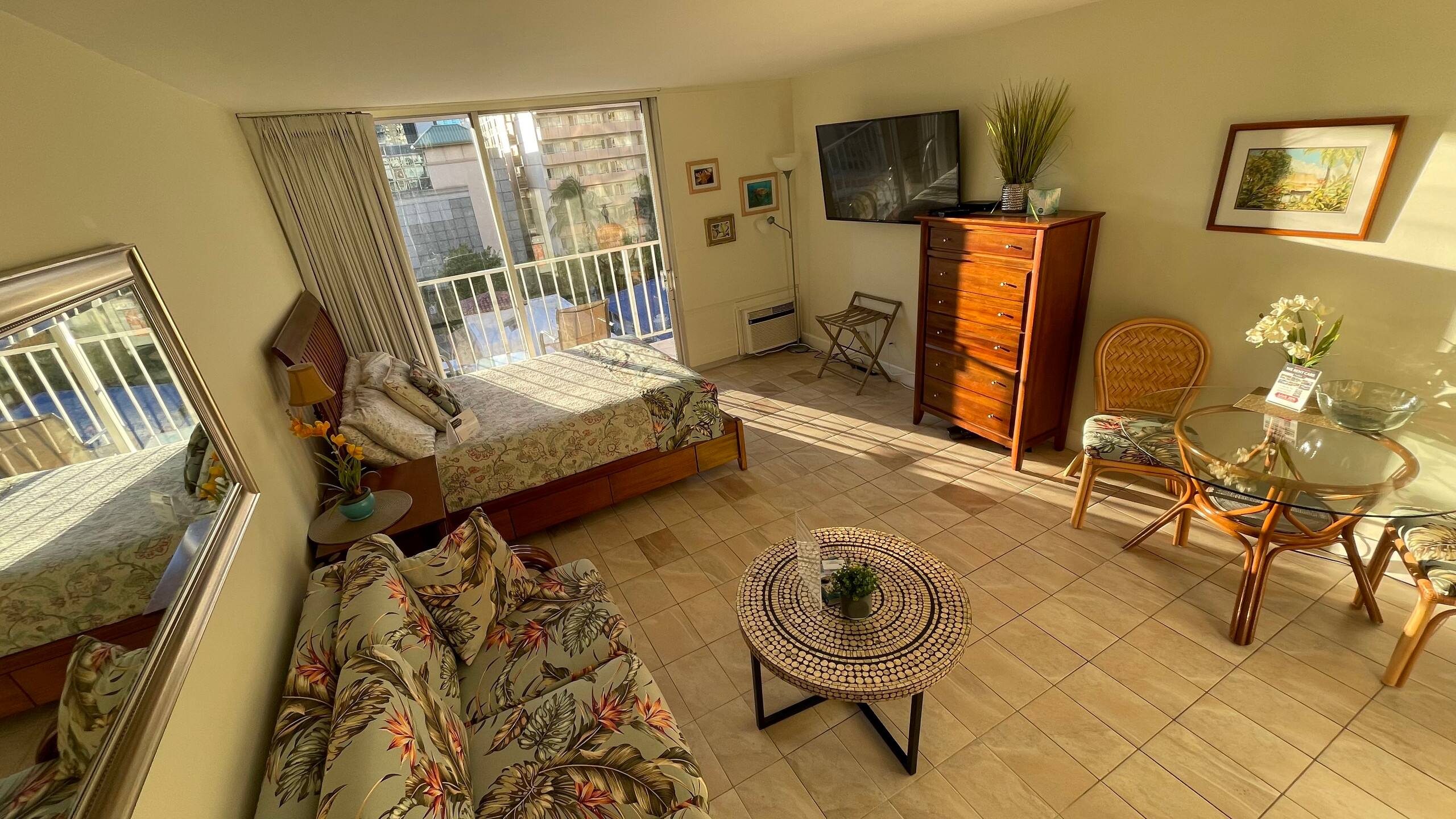 Condo in Honolulu · ★4.6 · Studio · 2 beds · 1 private bath - Image 3