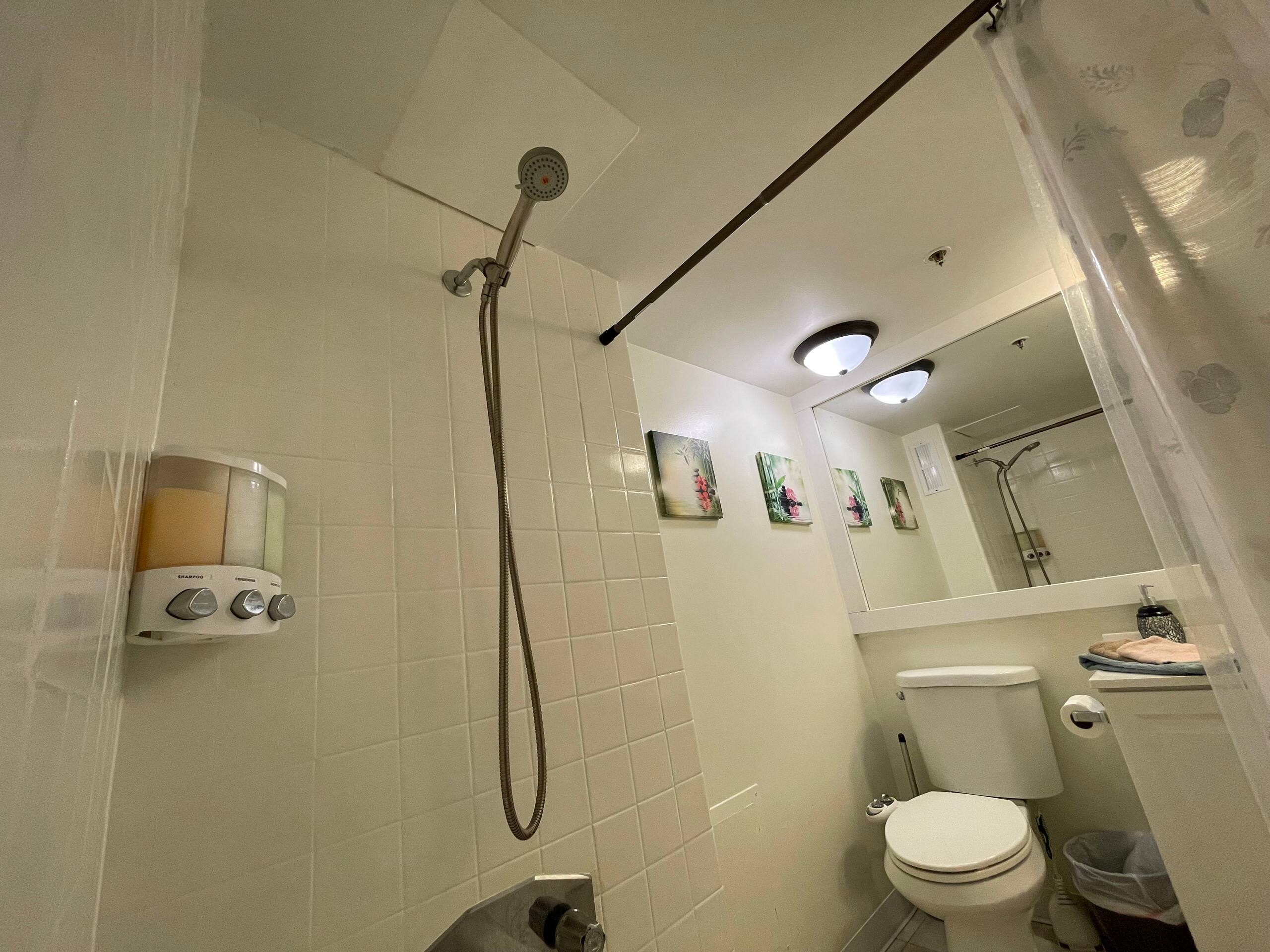 Condo in Honolulu · ★4.6 · Studio · 2 beds · 1 private bath - Image 24