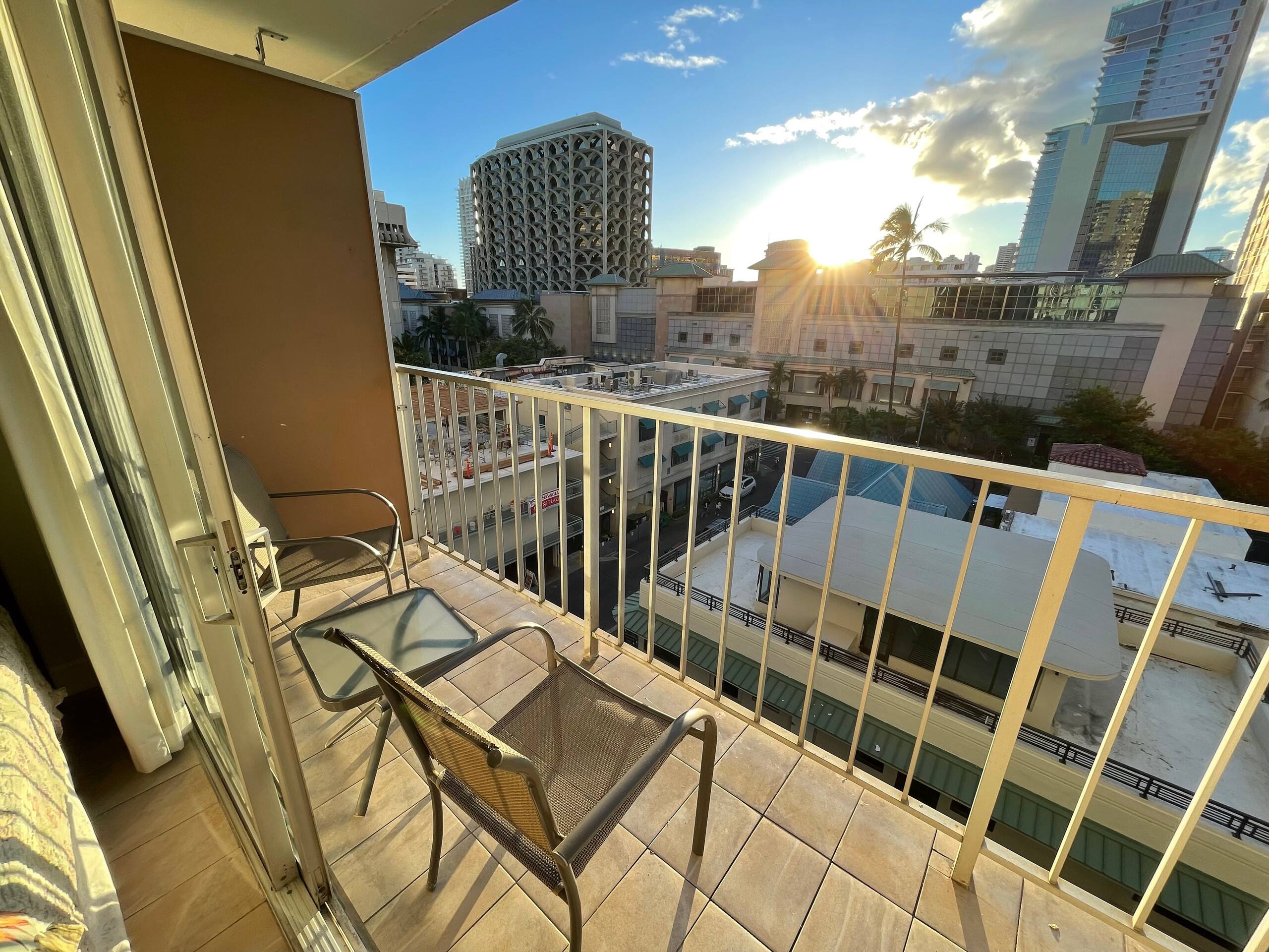 Condo in Honolulu · ★4.6 · Studio · 2 beds · 1 private bath - Image 30