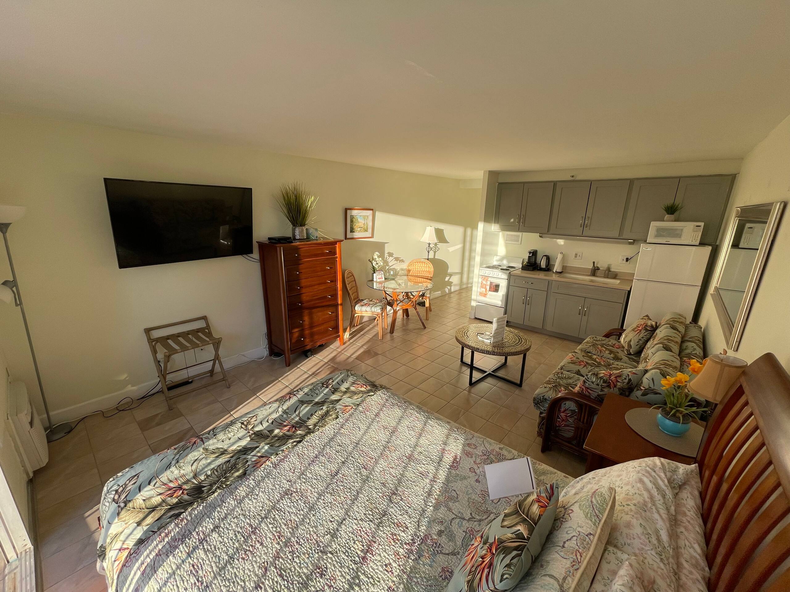 Condo in Honolulu · ★4.6 · Studio · 2 beds · 1 private bath - Image 35