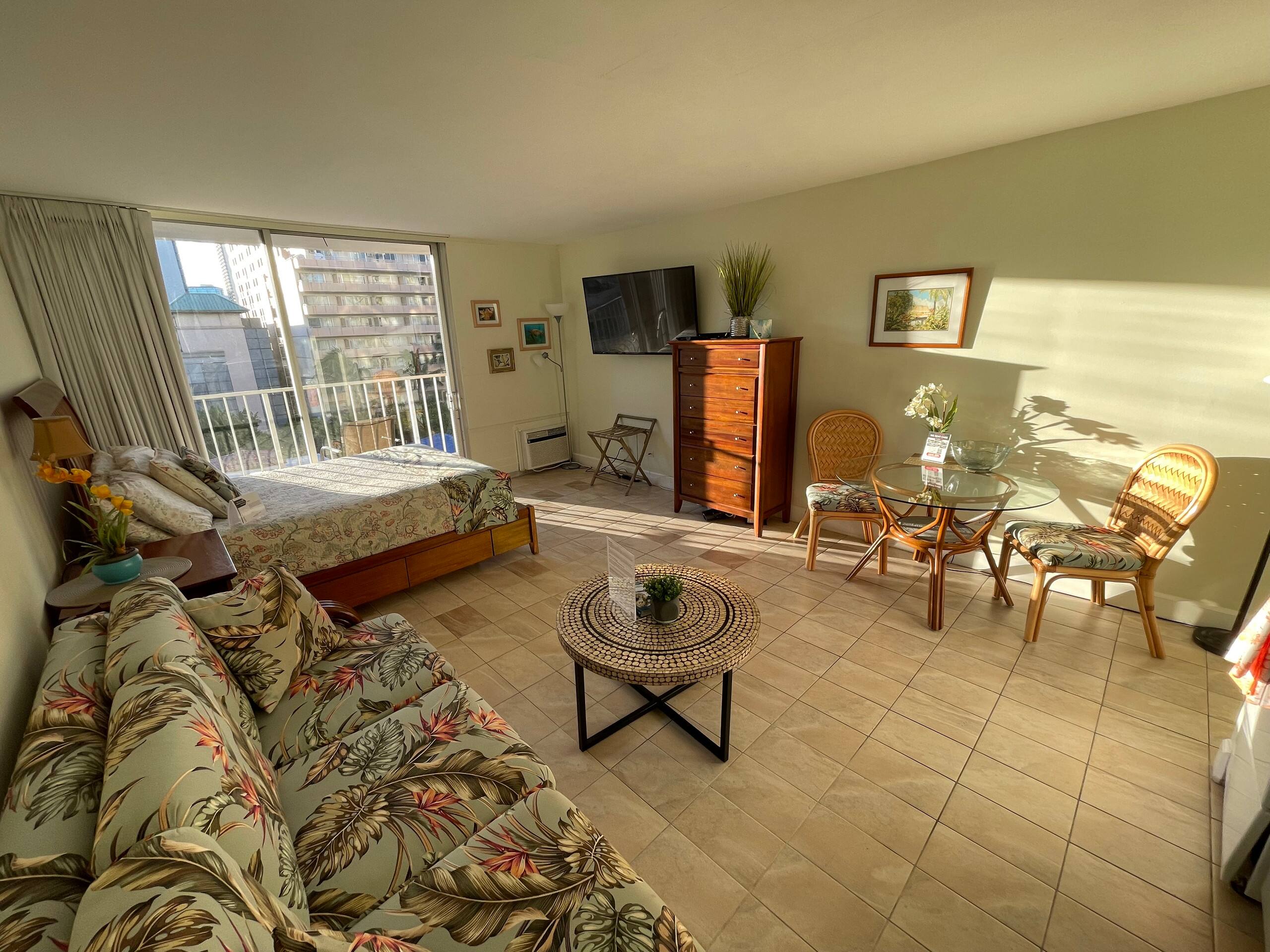 Condo in Honolulu · ★4.6 · Studio · 2 beds · 1 private bath - Image 2