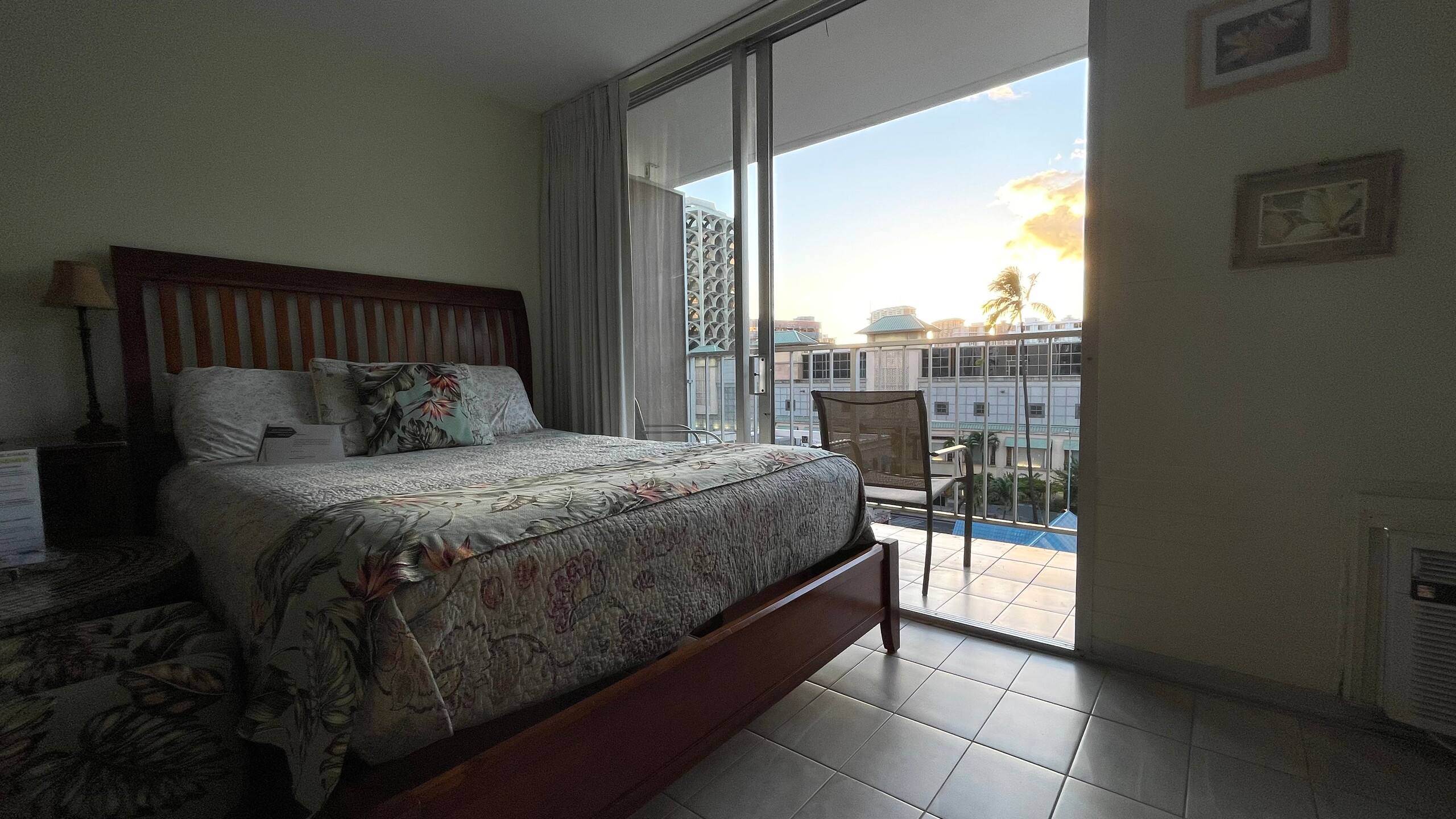 Condo in Honolulu · ★4.6 · Studio · 2 beds · 1 private bath - Image 49