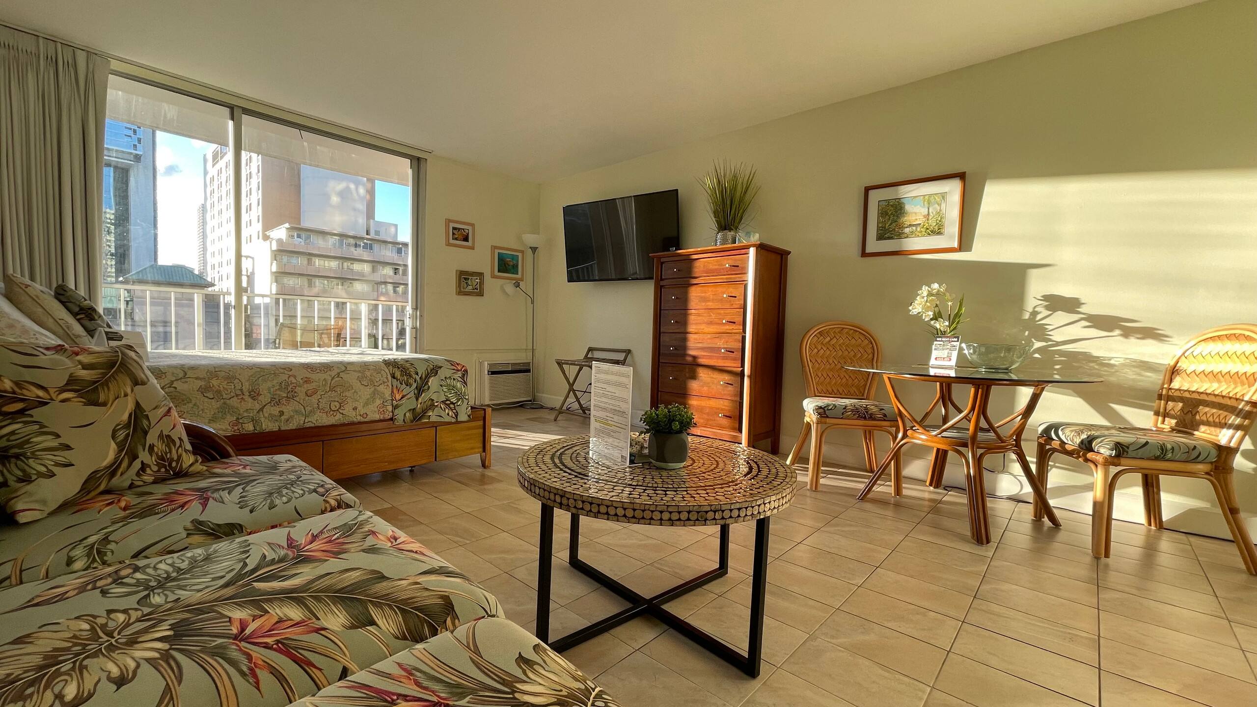 Condo in Honolulu · ★4.6 · Studio · 2 beds · 1 private bath - Image 7