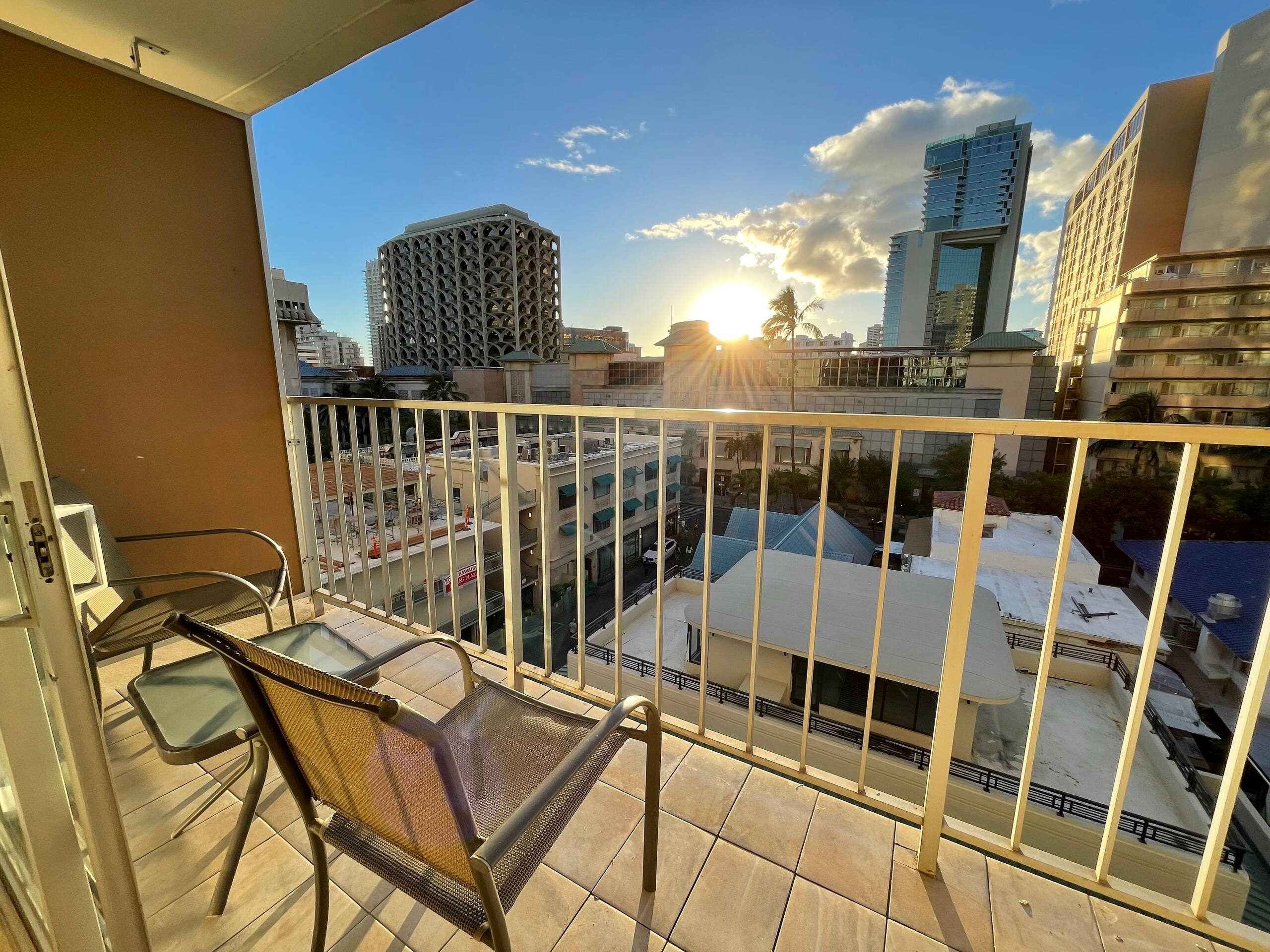 Condo in Honolulu · ★4.6 · Studio · 2 beds · 1 private bath - Image 31