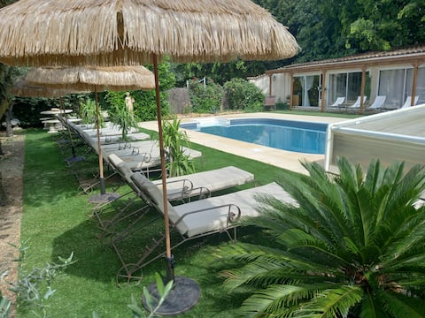 Villa with pool for 14 people