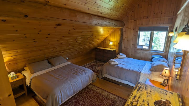The loft bedroom has 2 queen beds and an air conditioner for hot evenings.  There is a dresser as well as a closet for your clothes. (sheets and towels are available on request($$)