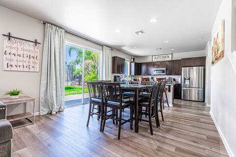 Cozy 6-Bedroom home perfect for large groups