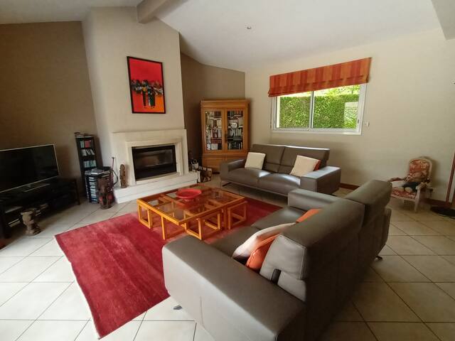 Spacious and well equiped Villa with swimming pool gallery image 4