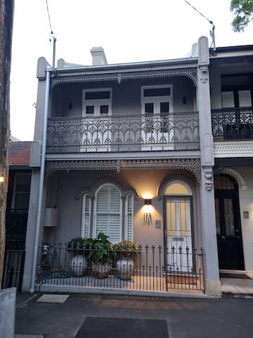 Stylish Light Filled Paddington Street Terrace