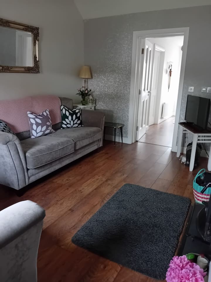Cheerful 2 Bedroom Cottage - 5 Minutes From Beach - Donegal