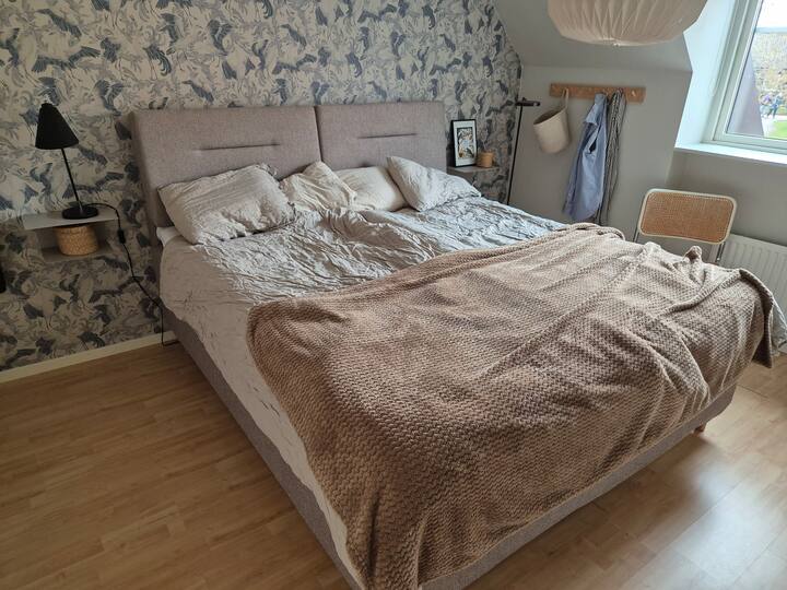 Lit de luxe récemment acheté chez Jensen.
fantastique lit confortable pour un très bon sommeil.
