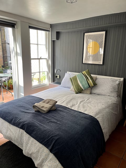 The Garden Flat - Broad Street (2 mins from sea)