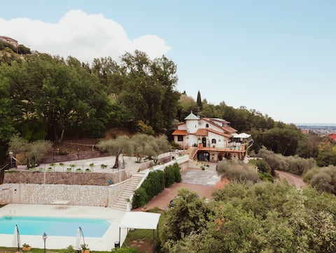 Luxury villa with Private Pool