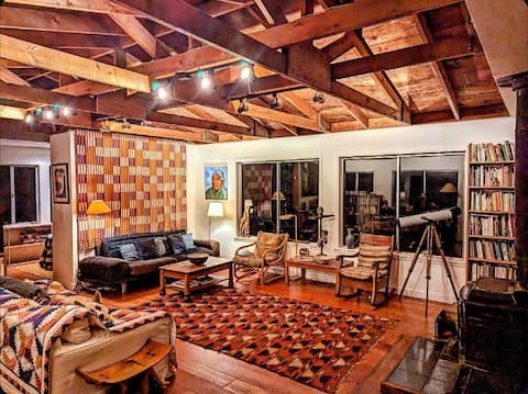 Coastal Ridge Retreat, beautiful home in redwoods