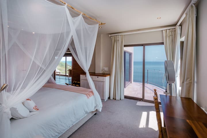main bedroom. 100% Egyptian, high thread count cotton linen.  North and northwest ocean views, large balcony. large master bath with a double suite