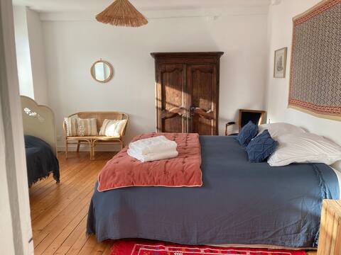 Charming house - heart of Noyers - 4 bedrooms