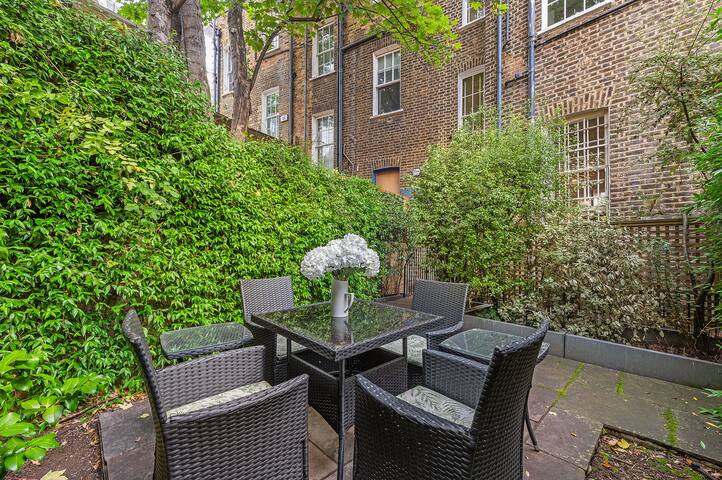 Elegant Chelsea Townhouse | Near Harrods & Museums gallery image 5