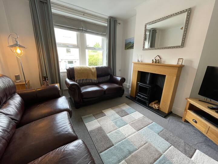 Buxton Traditional Spacious Town House For 8 - Castleton