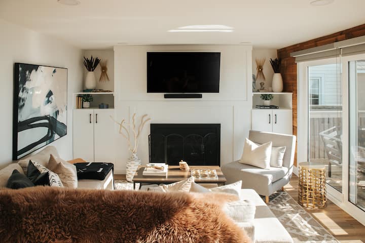 Luxury Waterfront Bungalow On The Essex Wine Route - Amherstburg