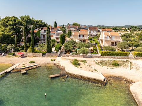 Pirovac (Tisno) Villa On the beach