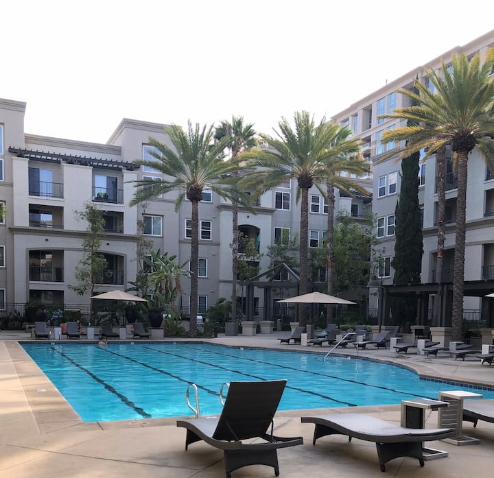 Luxury Condo With Pool View - Irvine, CA