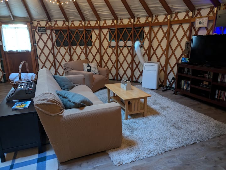 Rustic Yurt With Modern Amenities Close To Beaches - Kennebunk, ME
