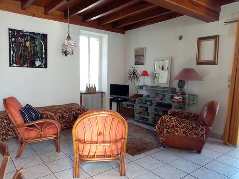 Top Airbnb: The house from above à Nièvre