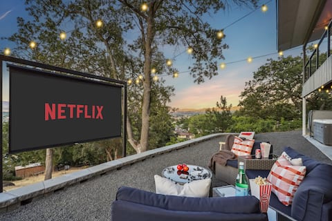 River Club: outdoor movie, hot tub, firepit