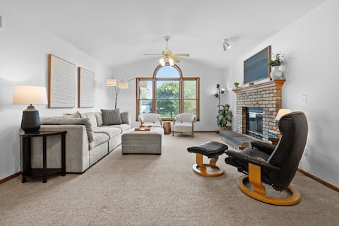 Spacious Home Near Kinnick Stadium