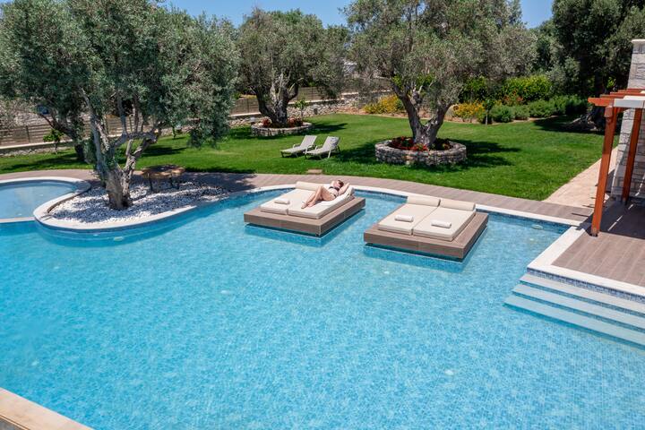 Diktamos villa,huge private pool,Garden gallery image 5