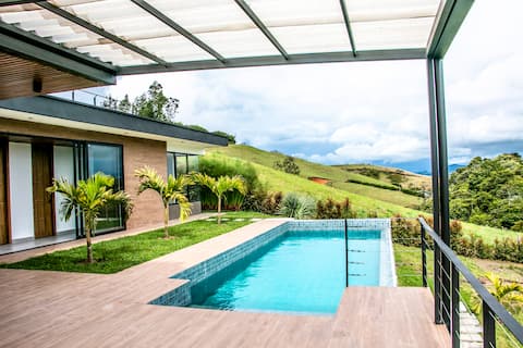 Luxury country house near Lake Calima