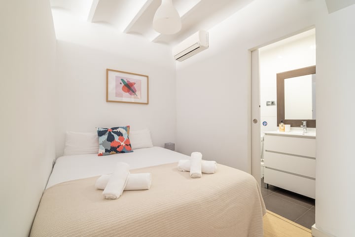 ห้องพักคู่ + เครื่องปรับอากาศ + ห้องน้ำในตัว