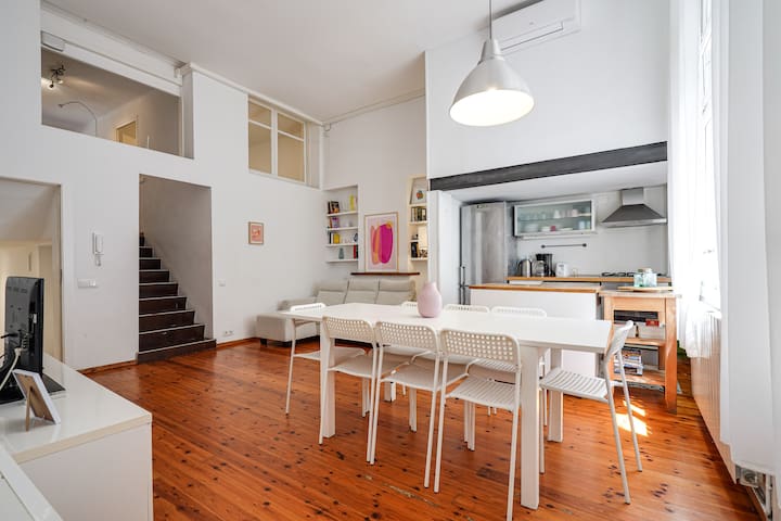 3 baths +6 BR +Amenities +Office – Stadium FCB