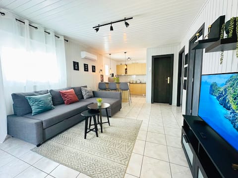Successful Airbnb property: Oceanus Summer House in Δήμος Σαλαμίνας
