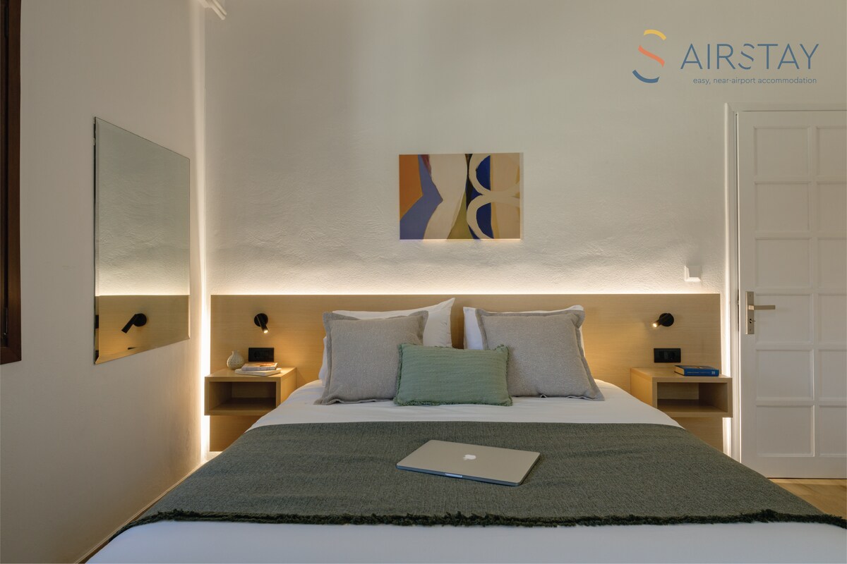 第三间卧室配有一张舒适的双人床和一个大衣柜。 还有一个私人阳台。