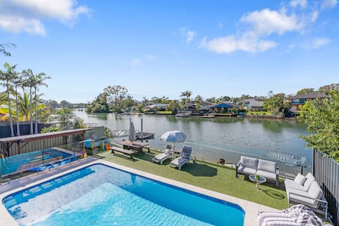 Big Family Waterfront Dual Living + Spa and Sauna!