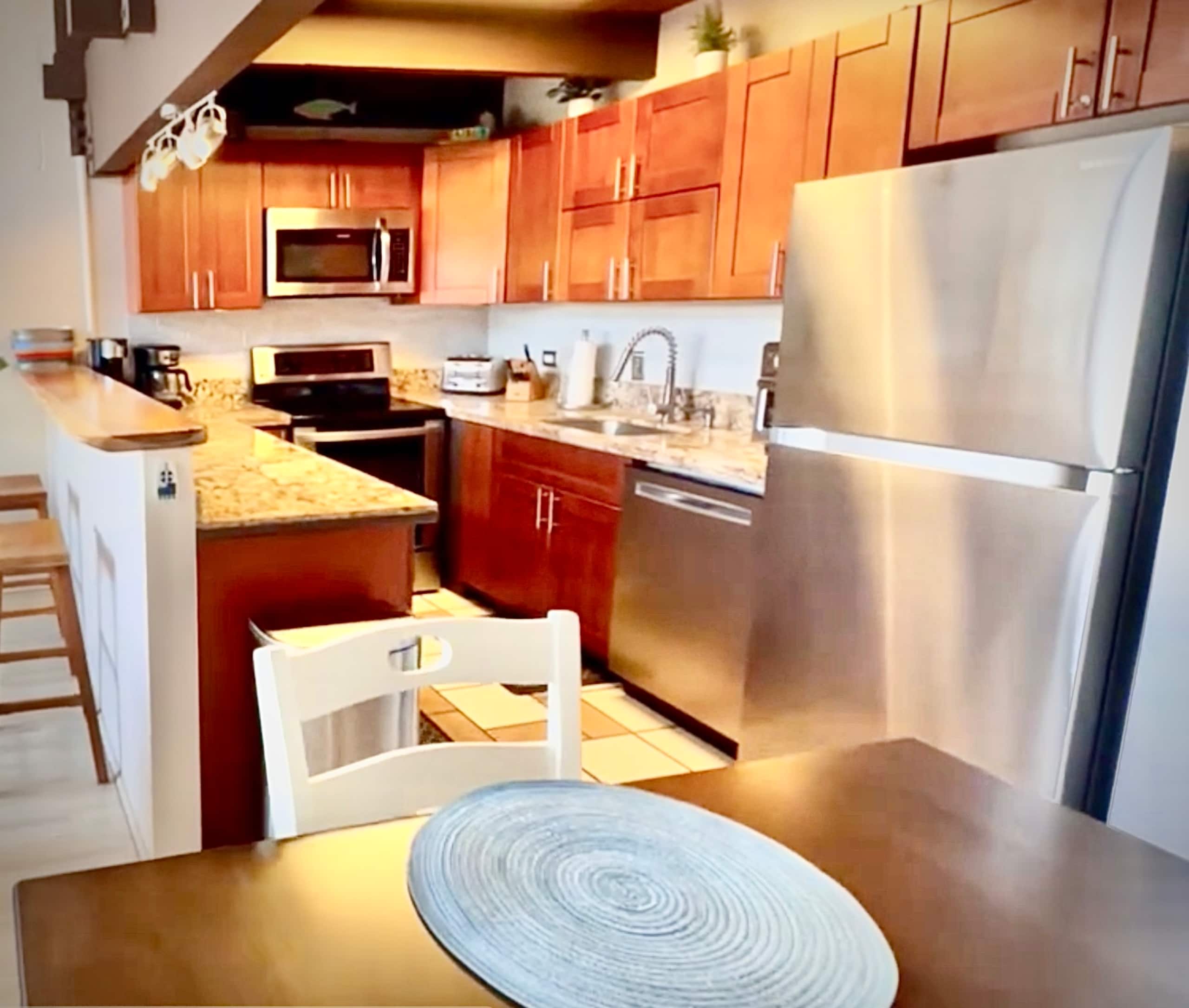 Condo in Kihei · ★4.84 · 2 bedrooms · 4 beds · 1 bath - Image 2