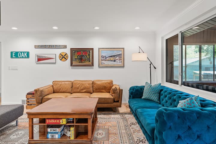 Mid-Century Modern Gem next to Trails + Downtown